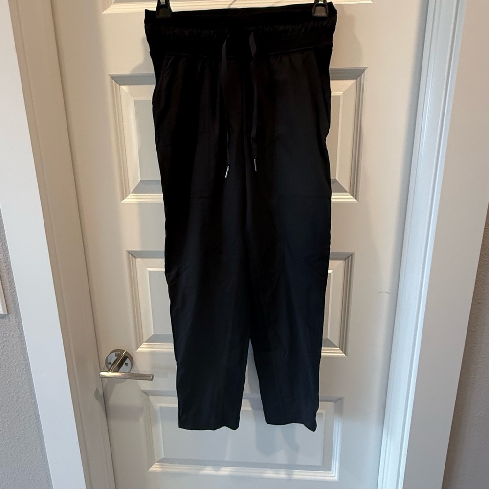 Lululemon Athletica Women's Black Dance Studio Cropped  Joggers 25”